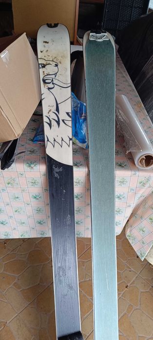 Narty skiturowe bez wiązań