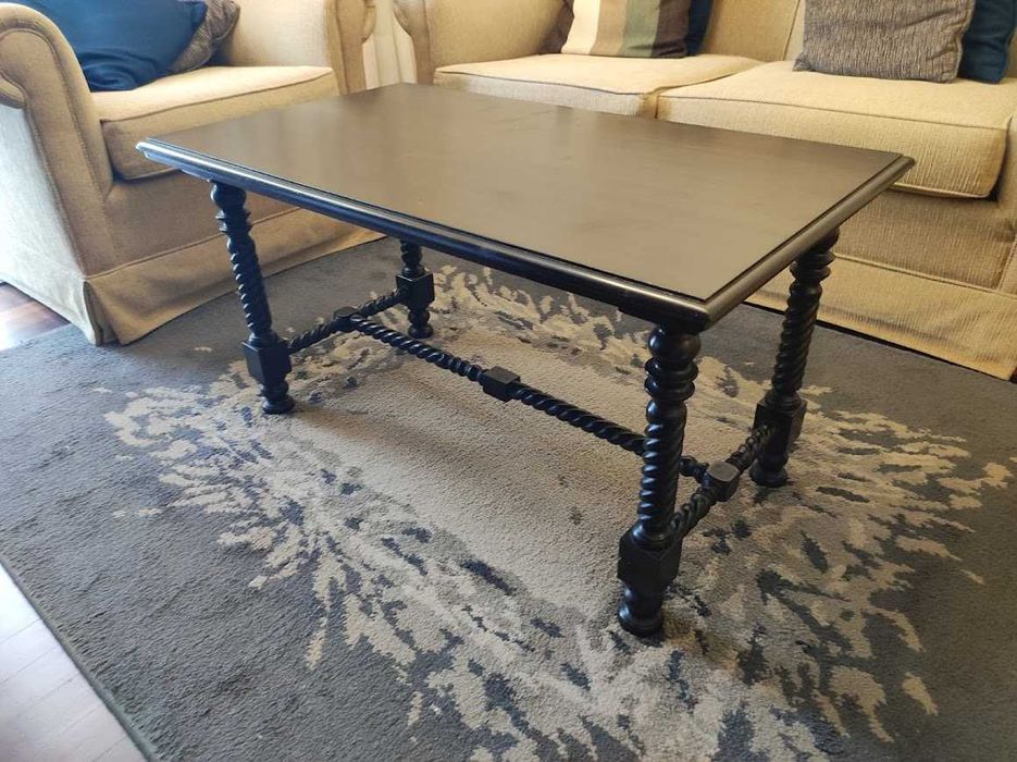 Conjunto mesa de apoio/centro e sofá e poltronas para sala (Funchal)