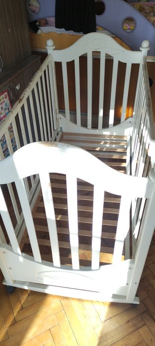 Дитяче ліжечко дерев'яне