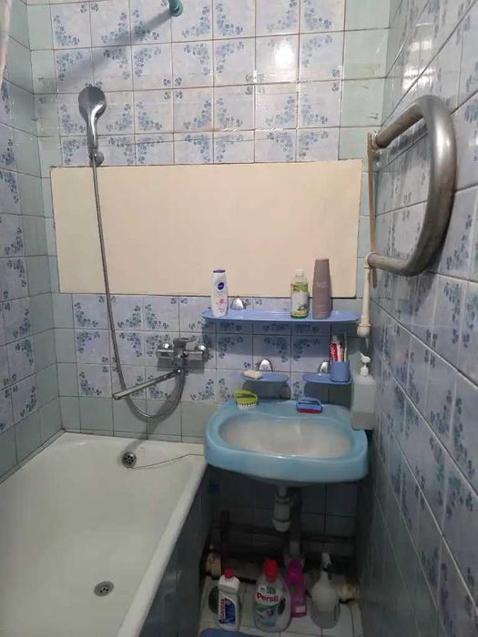 Продам 4к квартиру, косметичний ремонт, вул.Янтарна Лівий берег