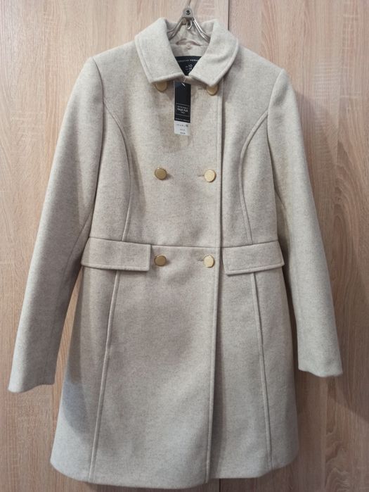 Жіноче  нове весняне пальто бежевого кольору
