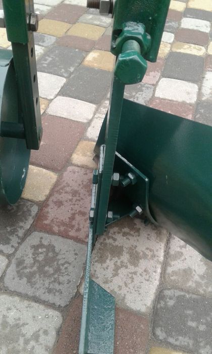 Плуг к мотоблоку