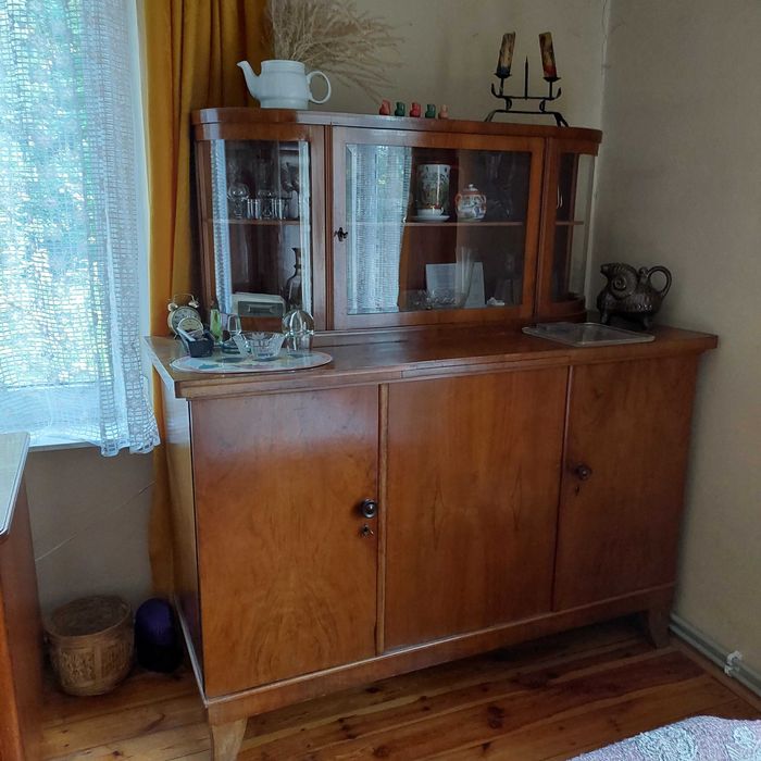 Stary kredens z lat 30-stych