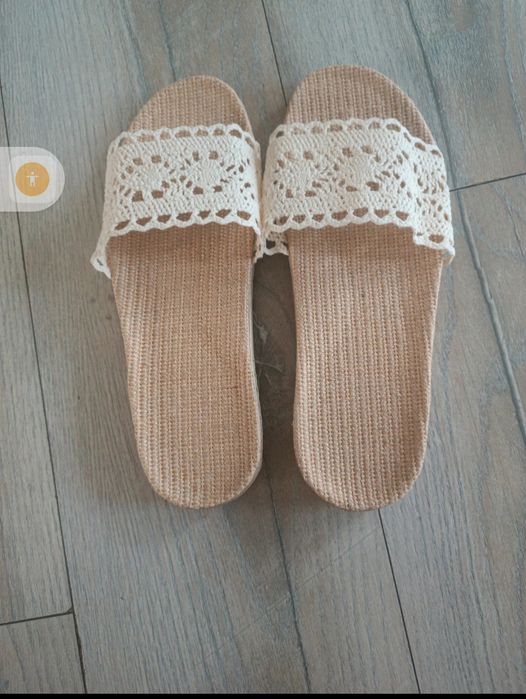 Damskie klapki koronkowe