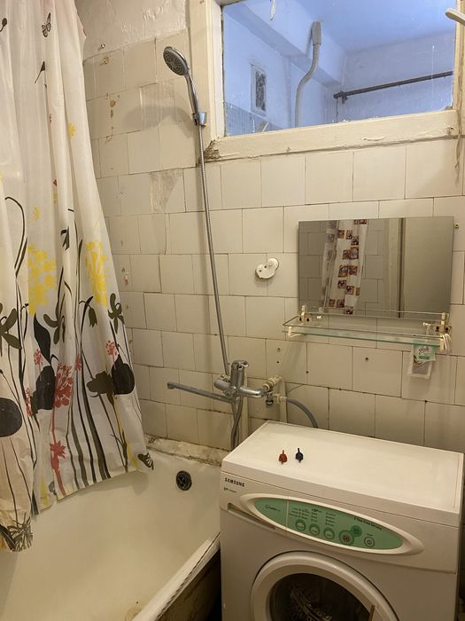 1к біля Дарницької площі, вул.Празька 3, поруч М.Дарниця,Чернігівська