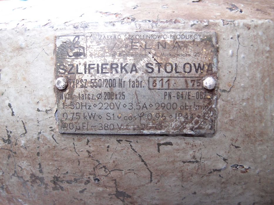 Solidna z dawnych lat PRLu stołowa Elna