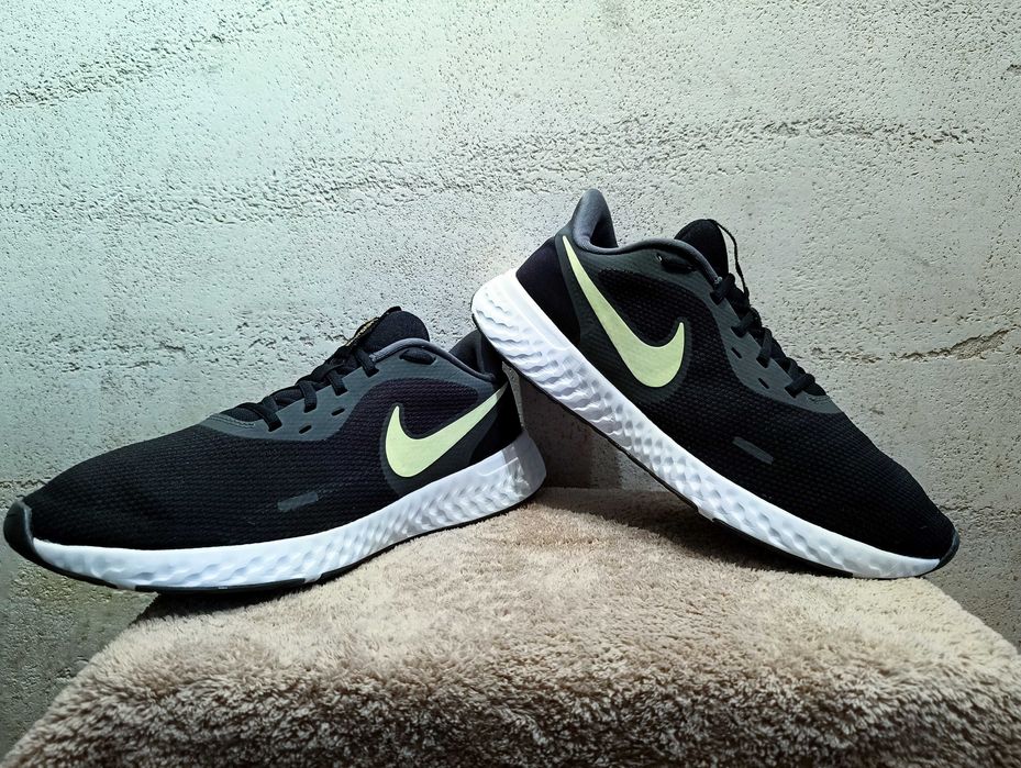 Buty do biegania NIKE REVOLUTION 5 r.46 stan bardzo dobry