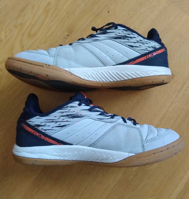 Buty 38 Kipsta do piłki halówki Eskudo Imviso