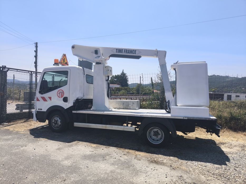 Nissan cabstar Naquel de grua elevatória