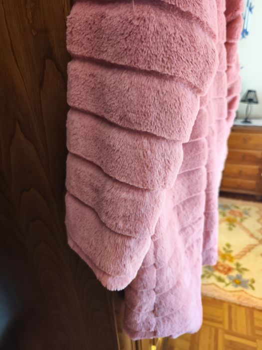 Casaco de pêlo rosa de senhora