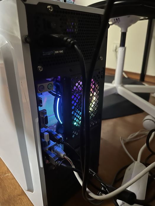 Vendo PC com monitor