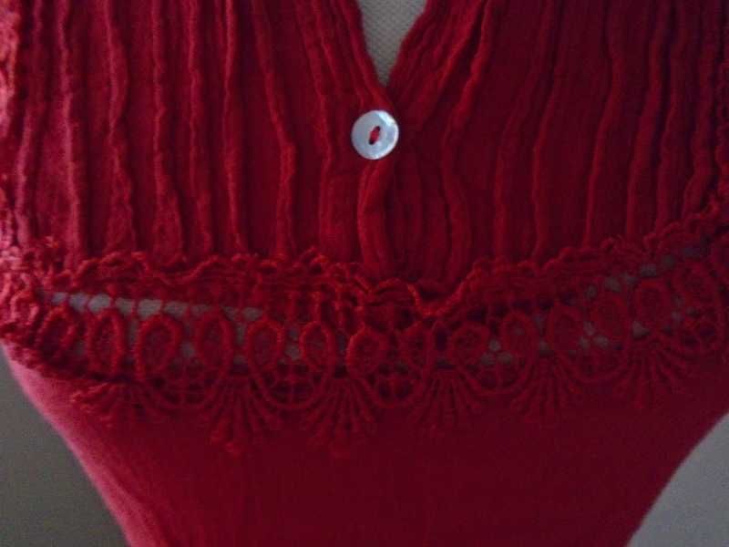 Blusa vermelha tecido enrugado