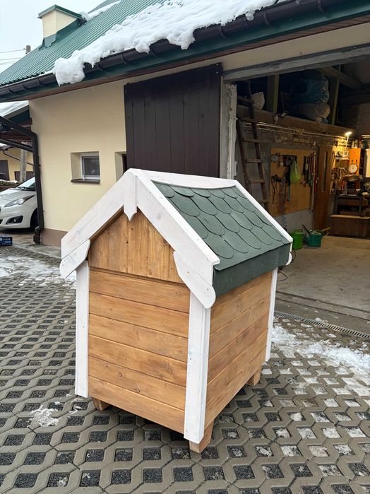 Buda z drewna dla pupila