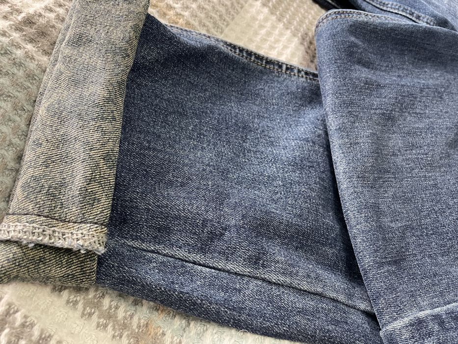 Джинси синього кольору