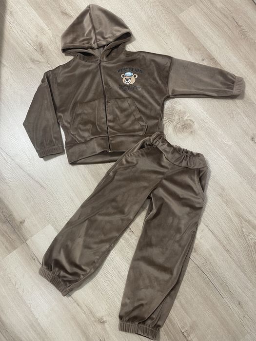 Велюрові костюми для дівчат та хлопців