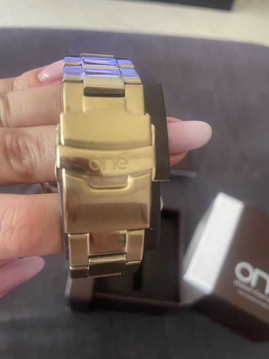 Relogio one doutado com caixa original