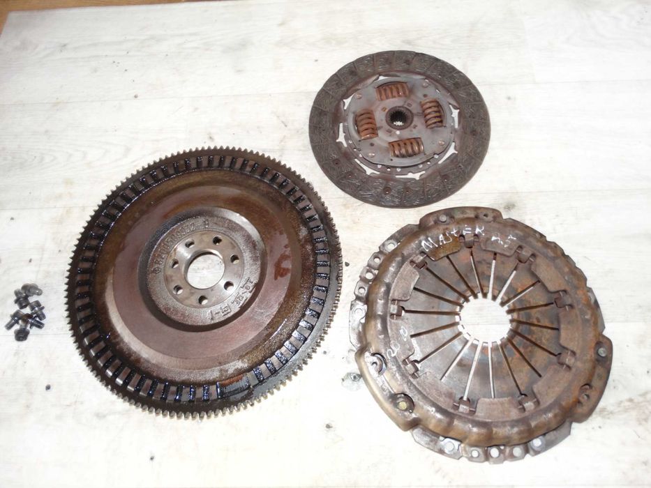 Маховик+зчеплення RENAULT MASTER 2.5DCI 00-10 8200509932