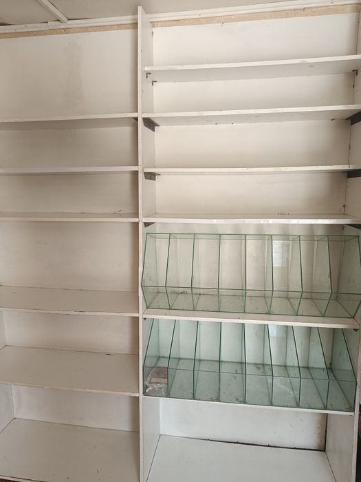 Продам торгові стелажі,полки,тумба