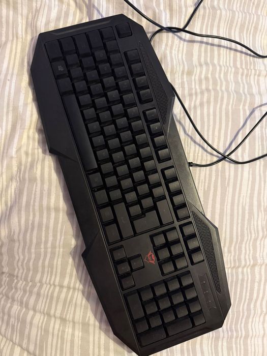 Teclado gaming semi-novo