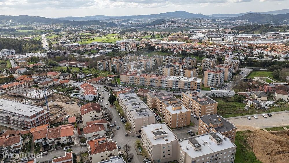 Apartamento T2 com suite e garagem fechada, em Nogueira, Braga!