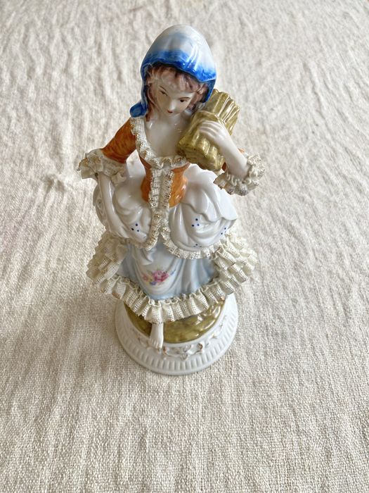 Статуэтка фарфоровая кружевная большая Дама 38 см