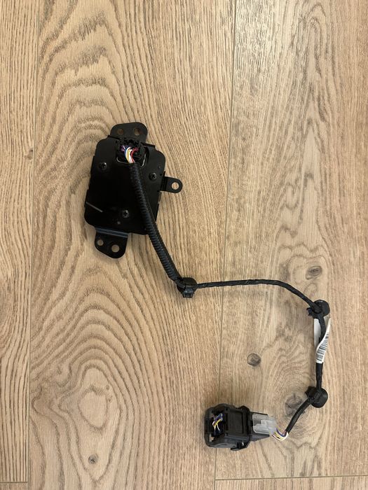 Toyota Yaris IV 23r radar sensor distronic wiazka oryginal