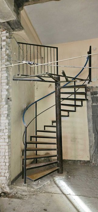 Schody spiralne kręcone przemysłowe/warsztatowe