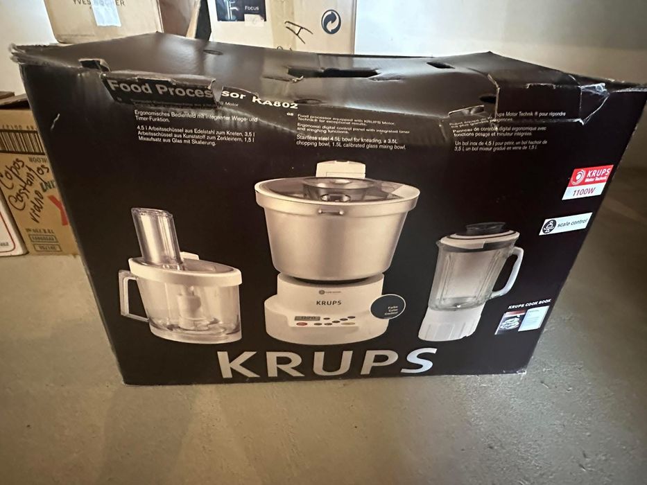 robot de cozinha multifunções Krups Prep'Expert KA802 (Série 8000) com motor potente de 1100W.