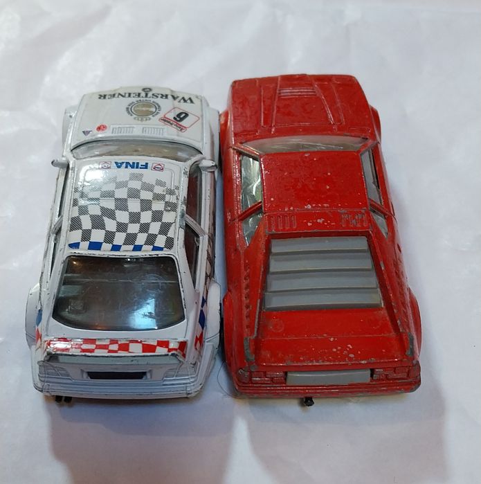 Duas miniaturas Burago Bmw em escala 1/43