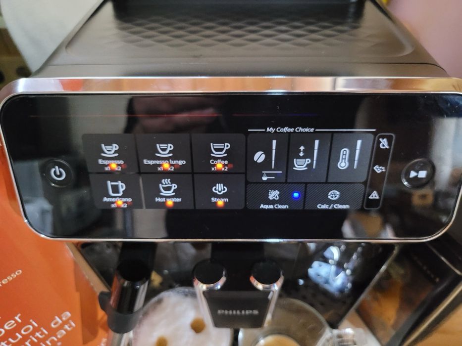 Кавомашина кавоварка Еспресо-машина Philips EP3221 LatteGo стан новоі