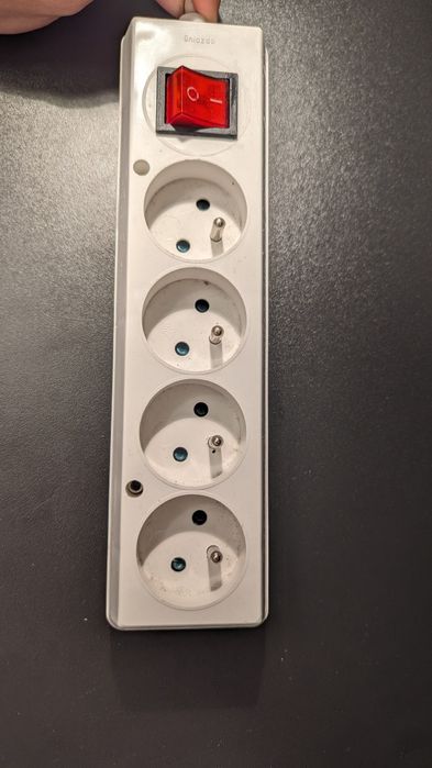 Przedłużacz poczwórny z wyłącznikiem 5,0m POLSKI