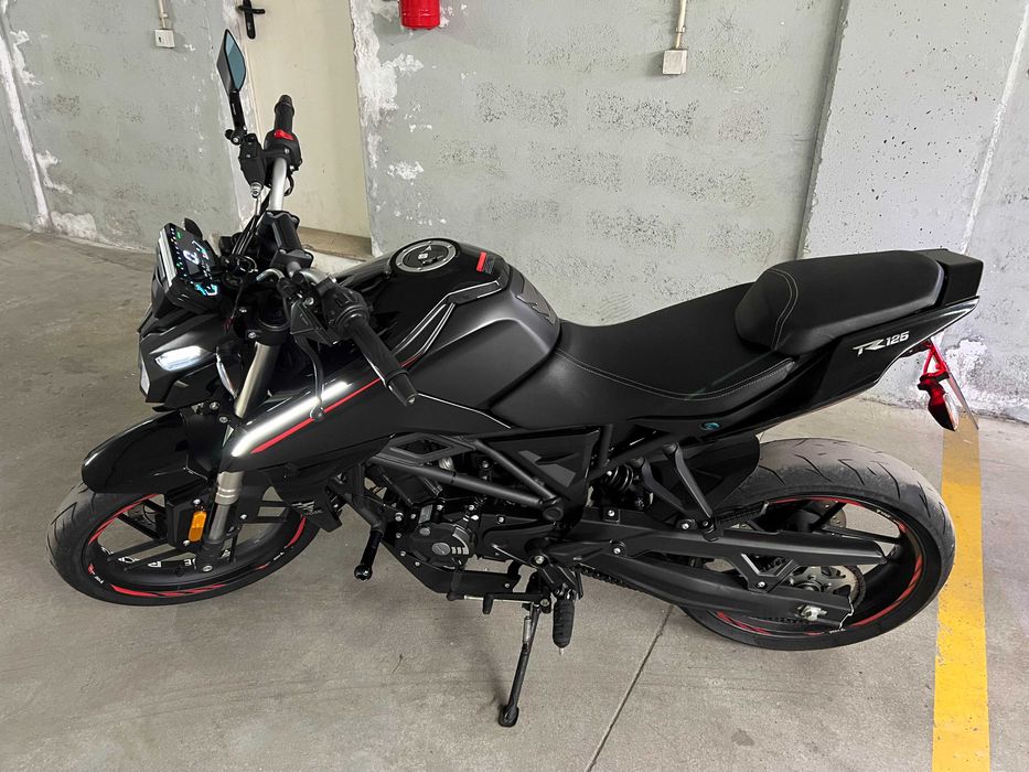 VOGE 125R 125cc - Preta / Vermelha