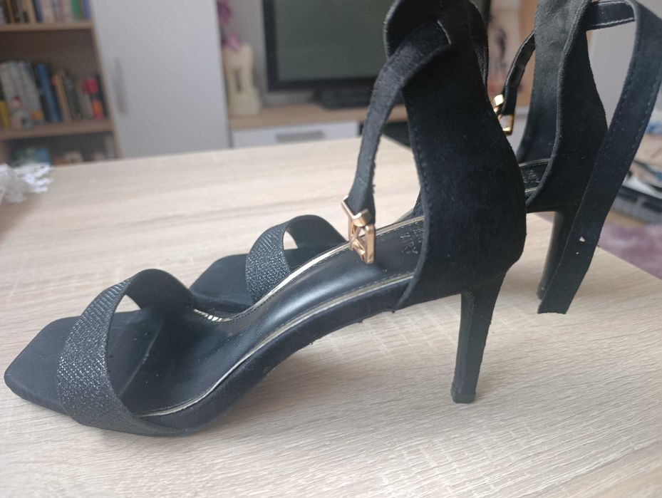 Eleganckie sandały na szpilce rozm. 39
