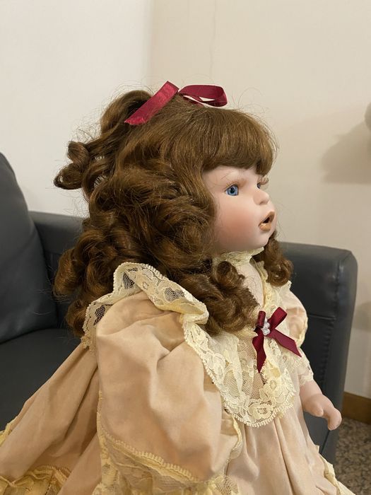 Boneca de porcelana antiga