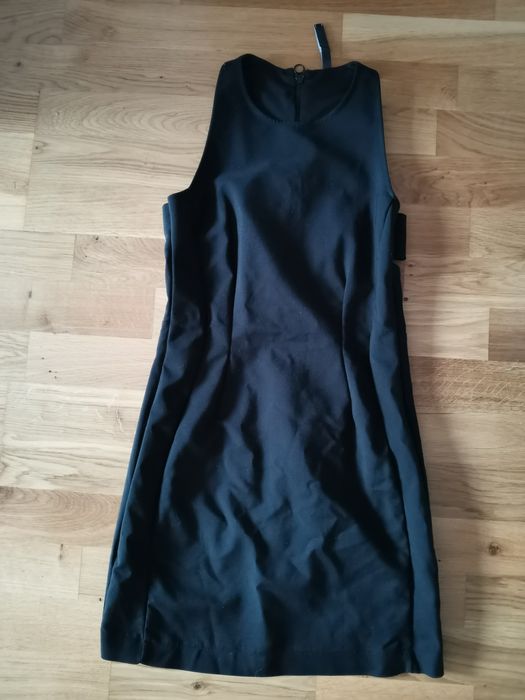 Sukienka - mała czarna, dopasowana