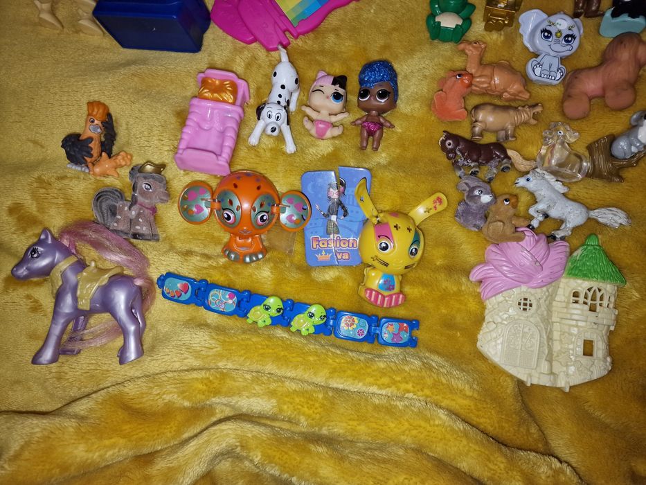 Музыкальная игрушка Макдональдс Киндер панда белка тварини Кіндер