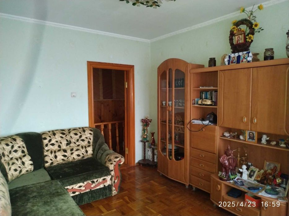 Продам 1/2 житлового будиноку.