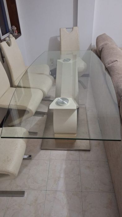 Mesa de vidro com 6 cadeiras