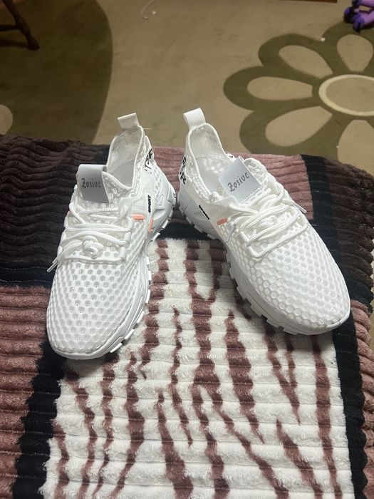 Кросівки дівчачі