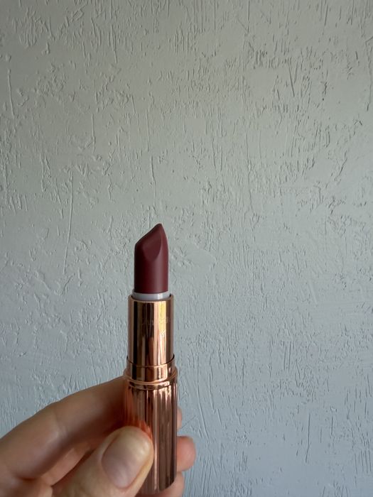 Помада Charlotte Tilbury Matte Revolution, Pillow Talk Medium