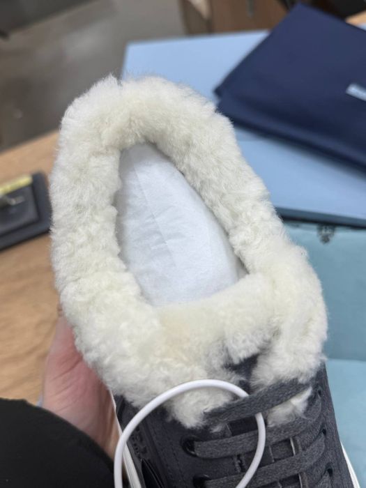 Зимові кеди кросівки прада серые prada зимние женские ugg