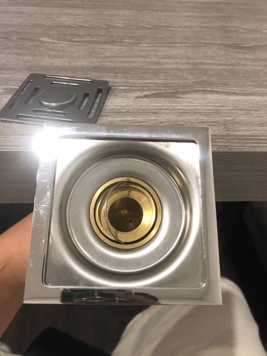 Vendo Ralo de chão automatico normalmente usado para quartos de banho,duches,cozinhas ou varandas