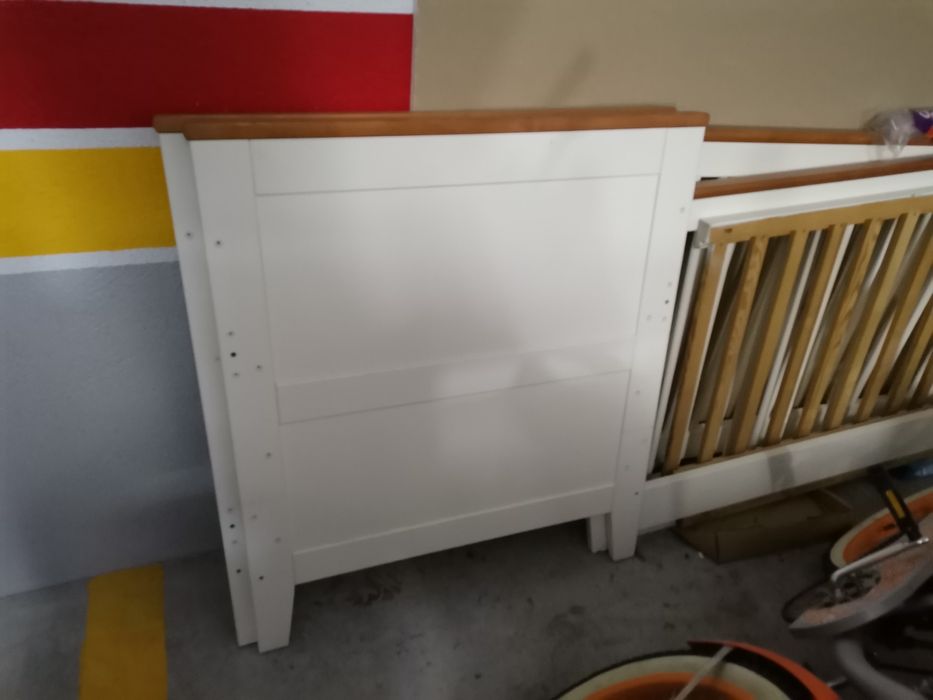 Cama de Bebé e colchão (como novo)