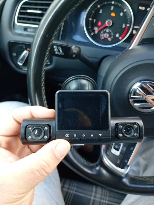 Vêndo câmera pra carro com carregador e cartão de memória