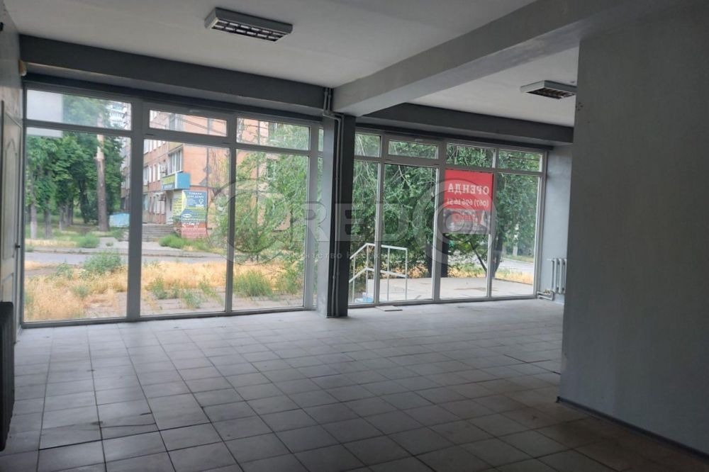 Оренда магазину вул.Космонавтів, р-н "Вечірній"