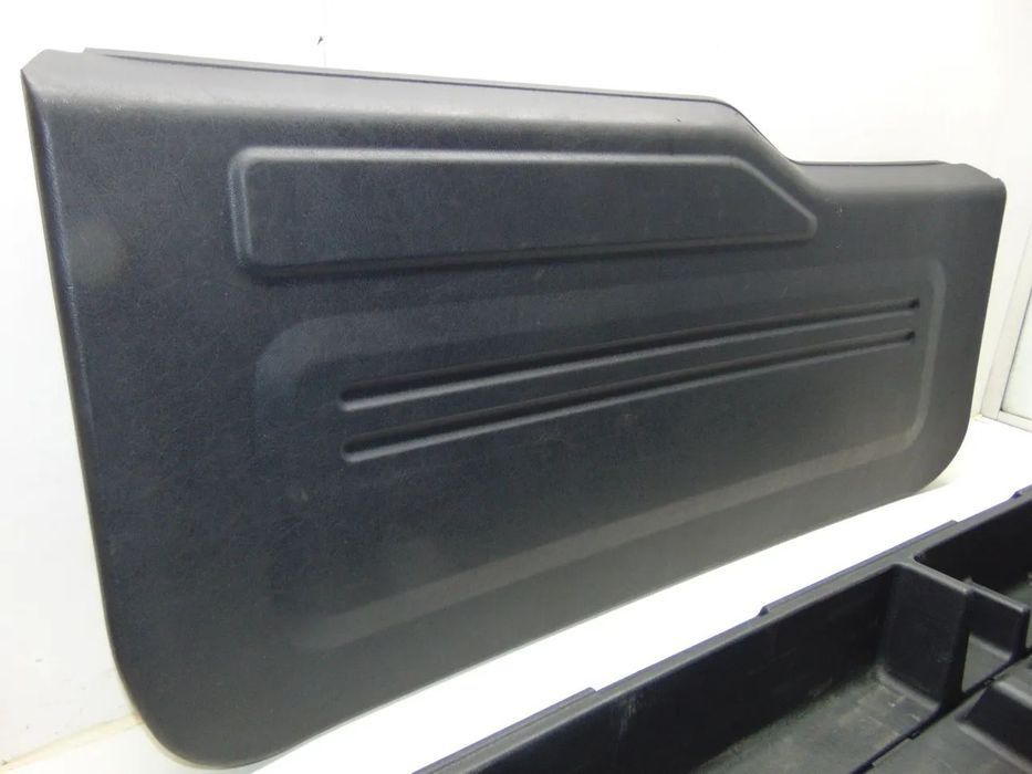 Mitsubishi Pajero caixa arrumos mala