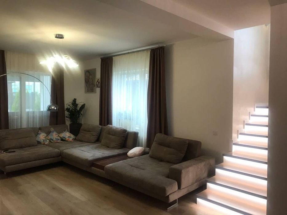 Продаж будинку с.Кожичі 285м.кв. 10сот землі 650000у.о.