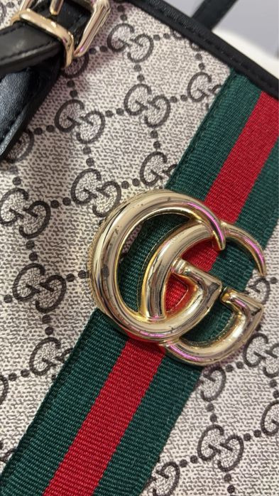 Torebka sredniej wielkosci