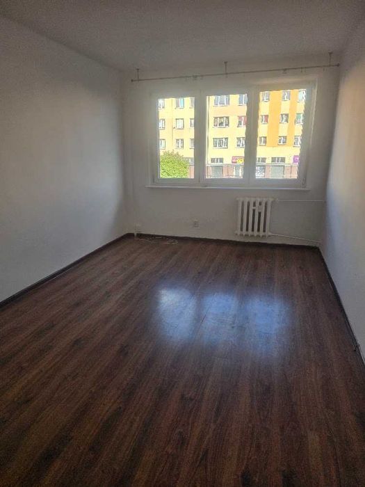 Sprzedam mieszkanie w Szczecinku, ul. Wyszyńskiego 11, I piętro, 3 pokoje (54,4m2), bez balkonu, piwnica przynależna do mieszkania