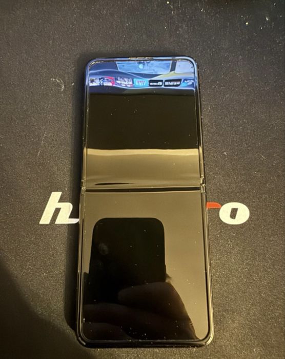 Samsung galaxy Z flip3 5g